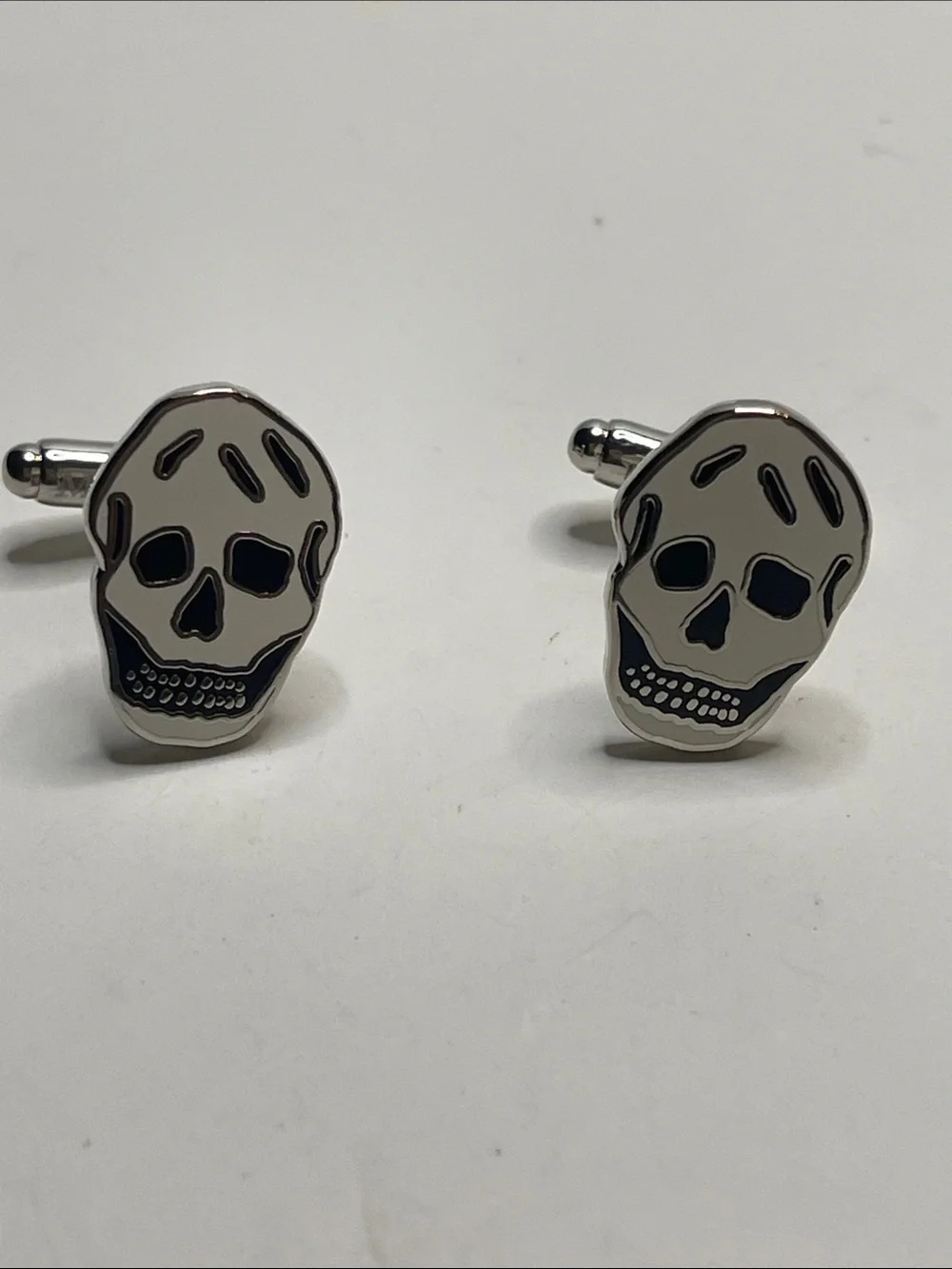 Alexander McQueen Skull Enamel Cufflinks - White and Black